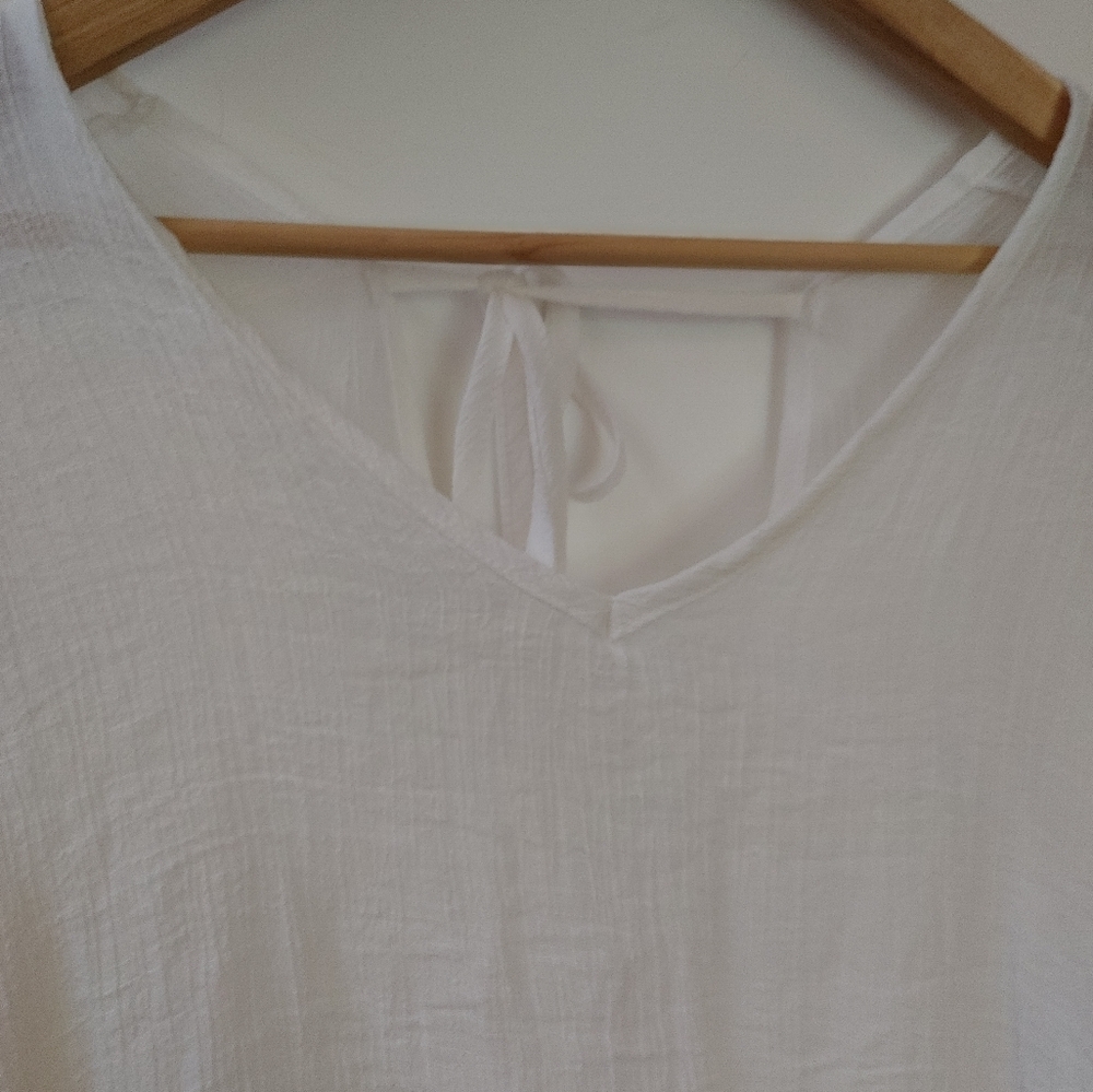 Relaxed V-Neck White Ruffle Tunic - Picture 4 of 9